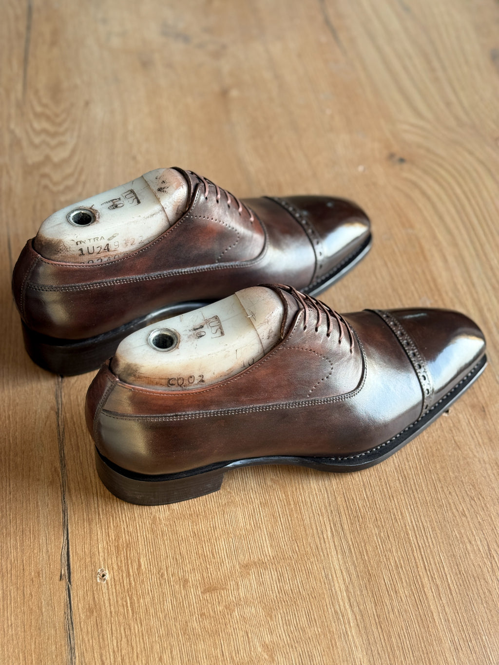 Chocolate brown patina captoe oxfords