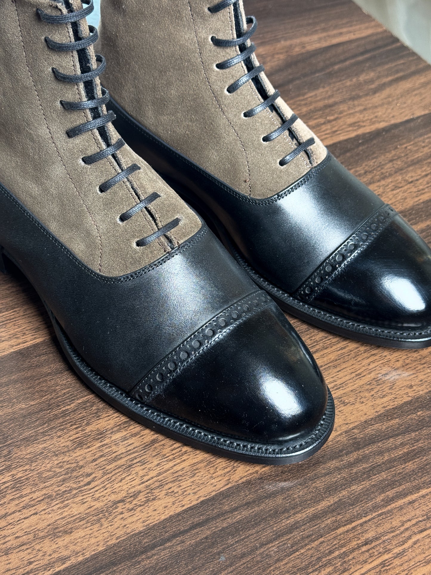 The Obsidian Crest – Balmoral Oxford